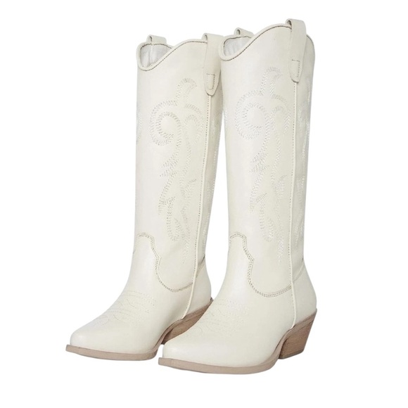 Shoes - Steve Madden Windie white leather western boots Made in Mexico
